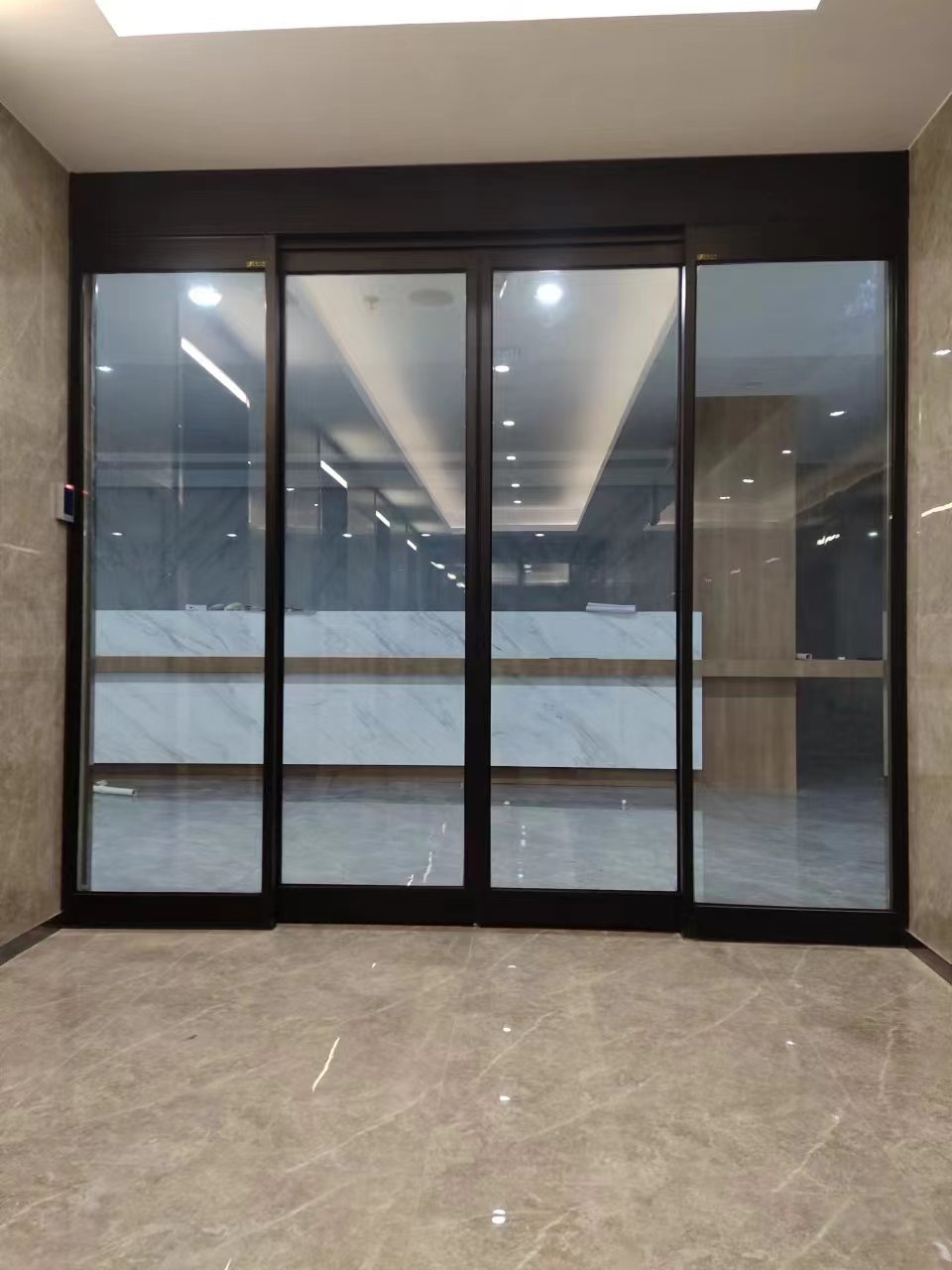 高邮市玻璃伸缩门